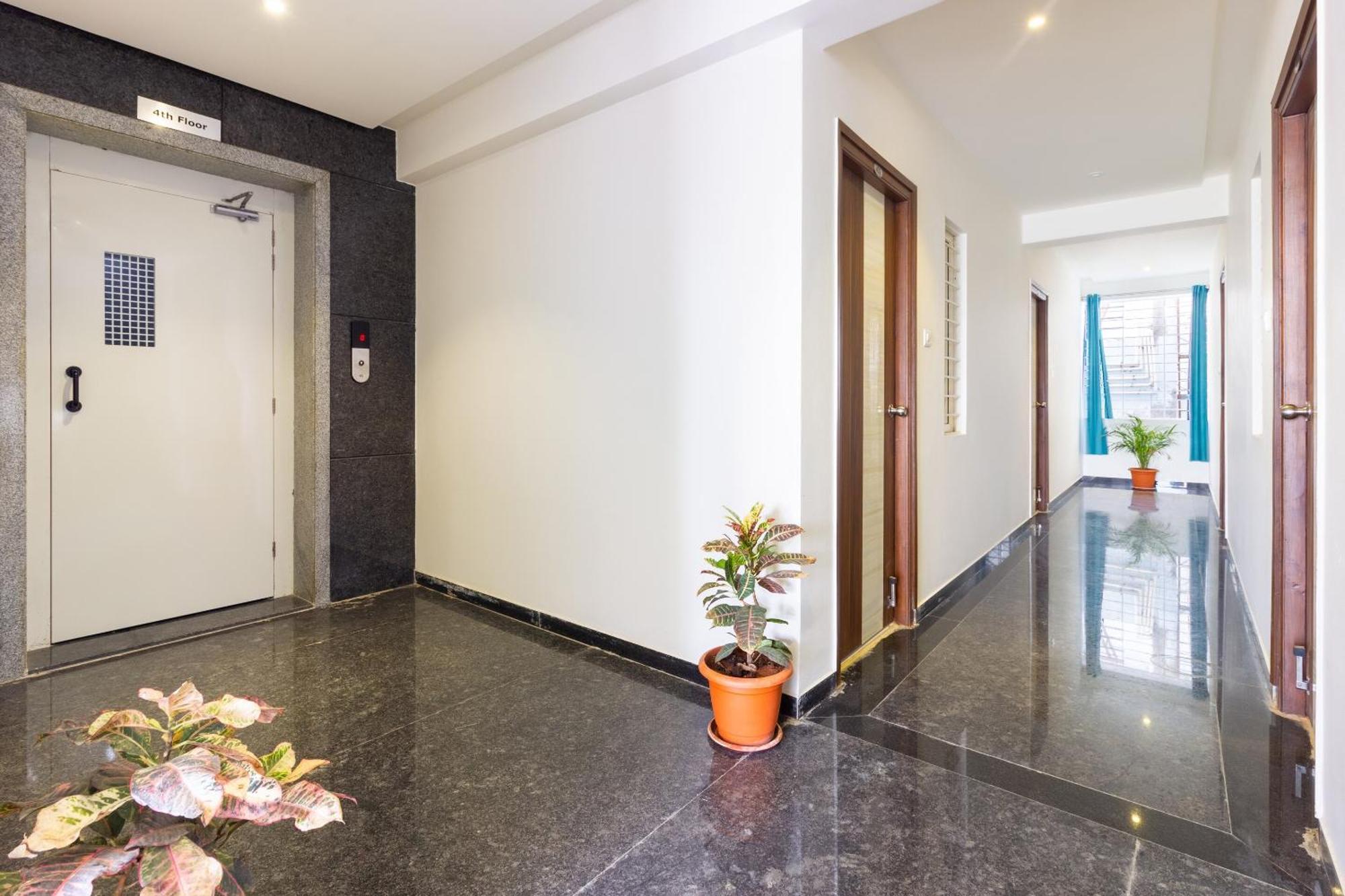 OYO 44149 Qualia Inn Kondapur Hyderabad Exterior foto