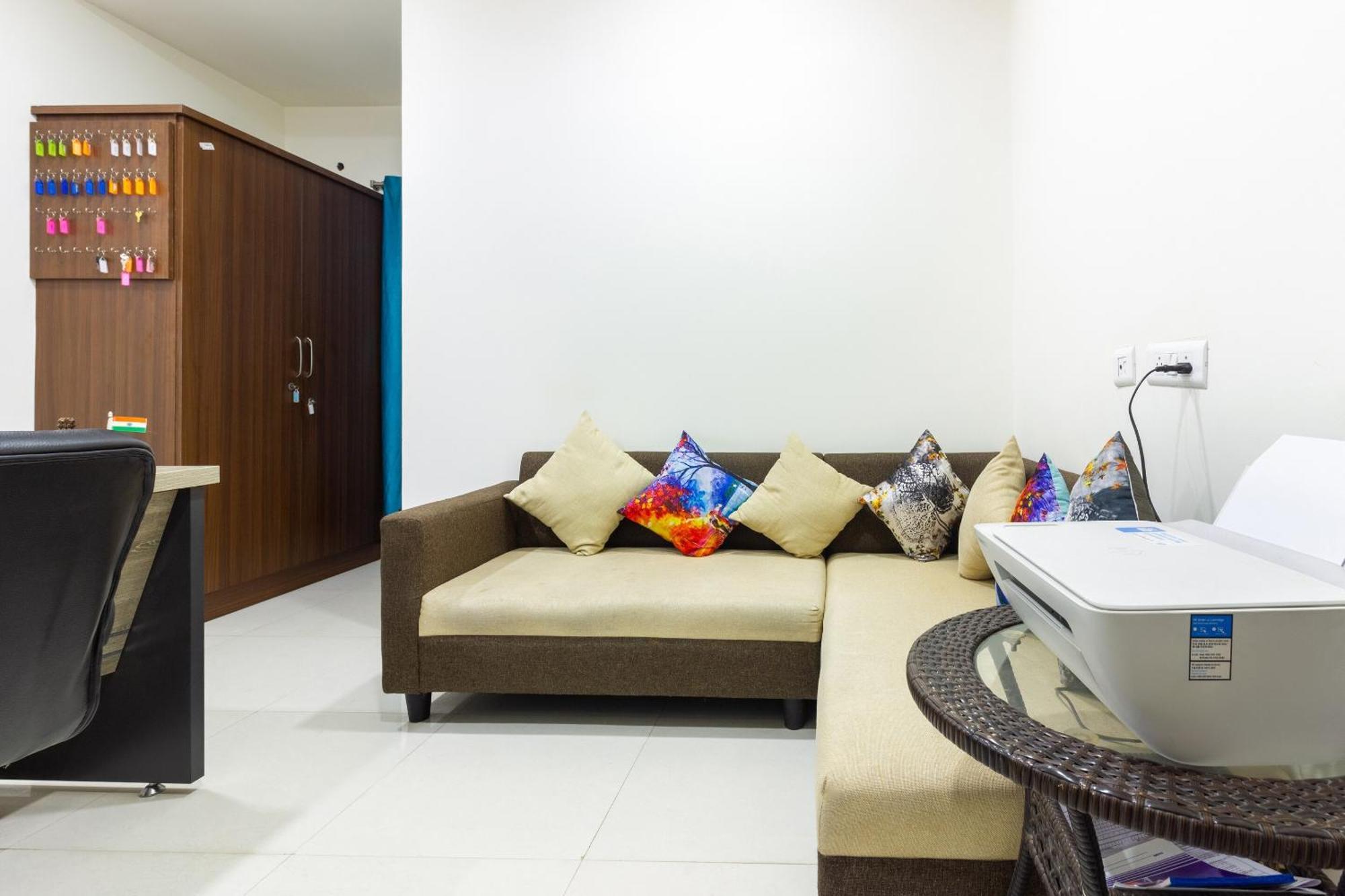 OYO 44149 Qualia Inn Kondapur Hyderabad Exterior foto